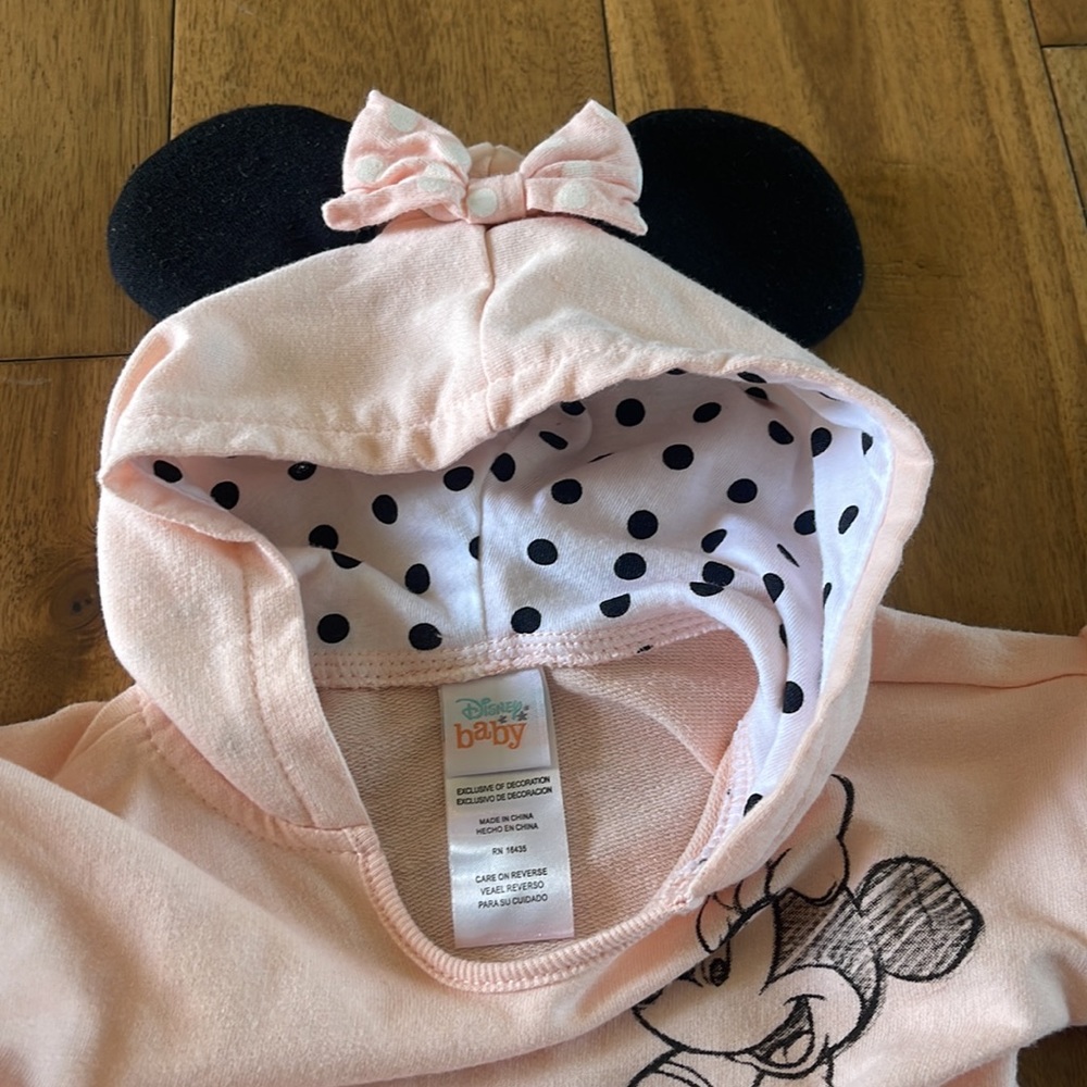Minnie Mouse sweatsuit 🎀 - Picture 2 of 3